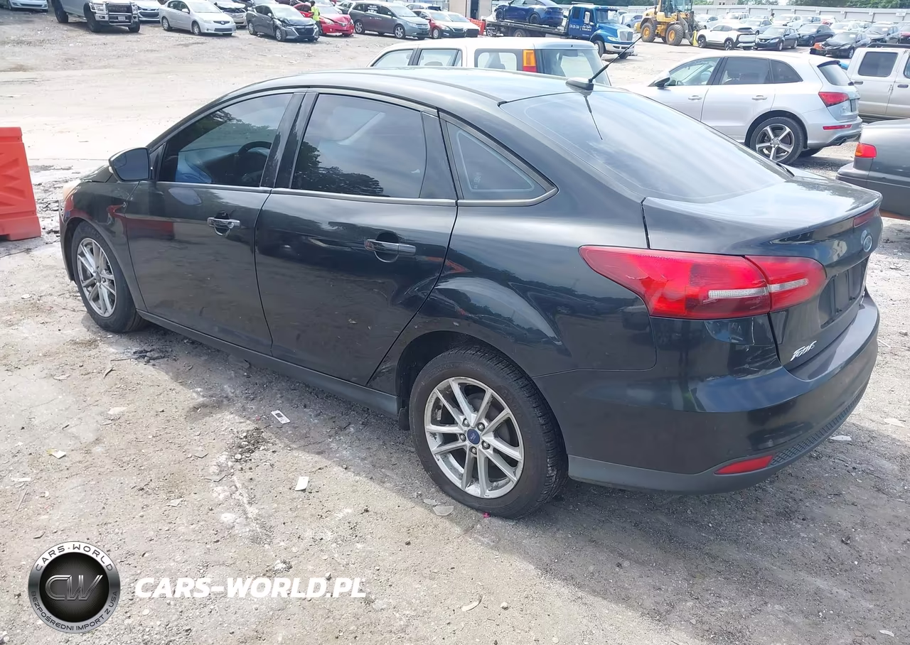 2015 Ford Focus Se VIN:1FADP3F27FL296347 - 3