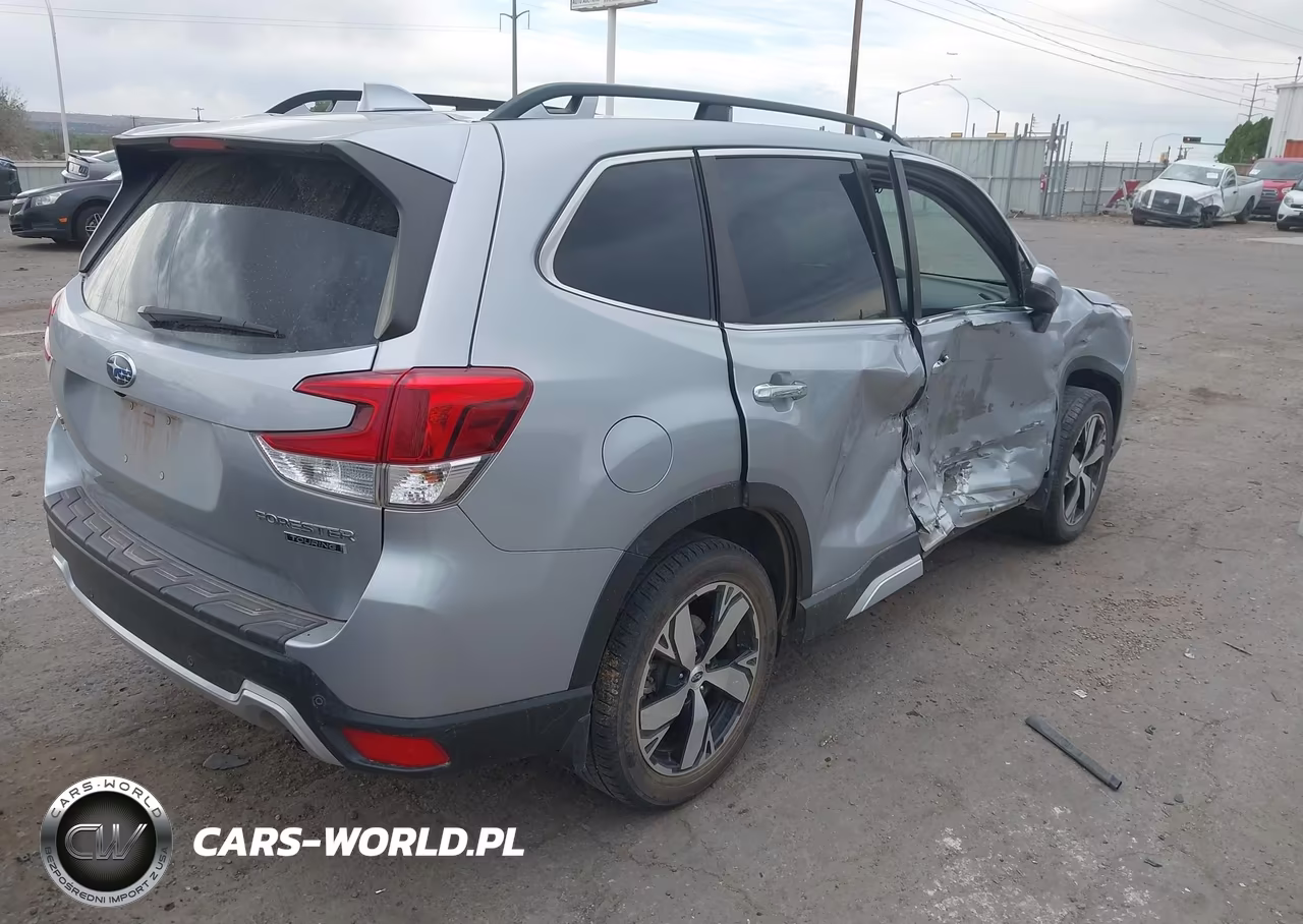2019 Subaru Forester Touring VIN:JF2SKAWC8KH412313 - 4