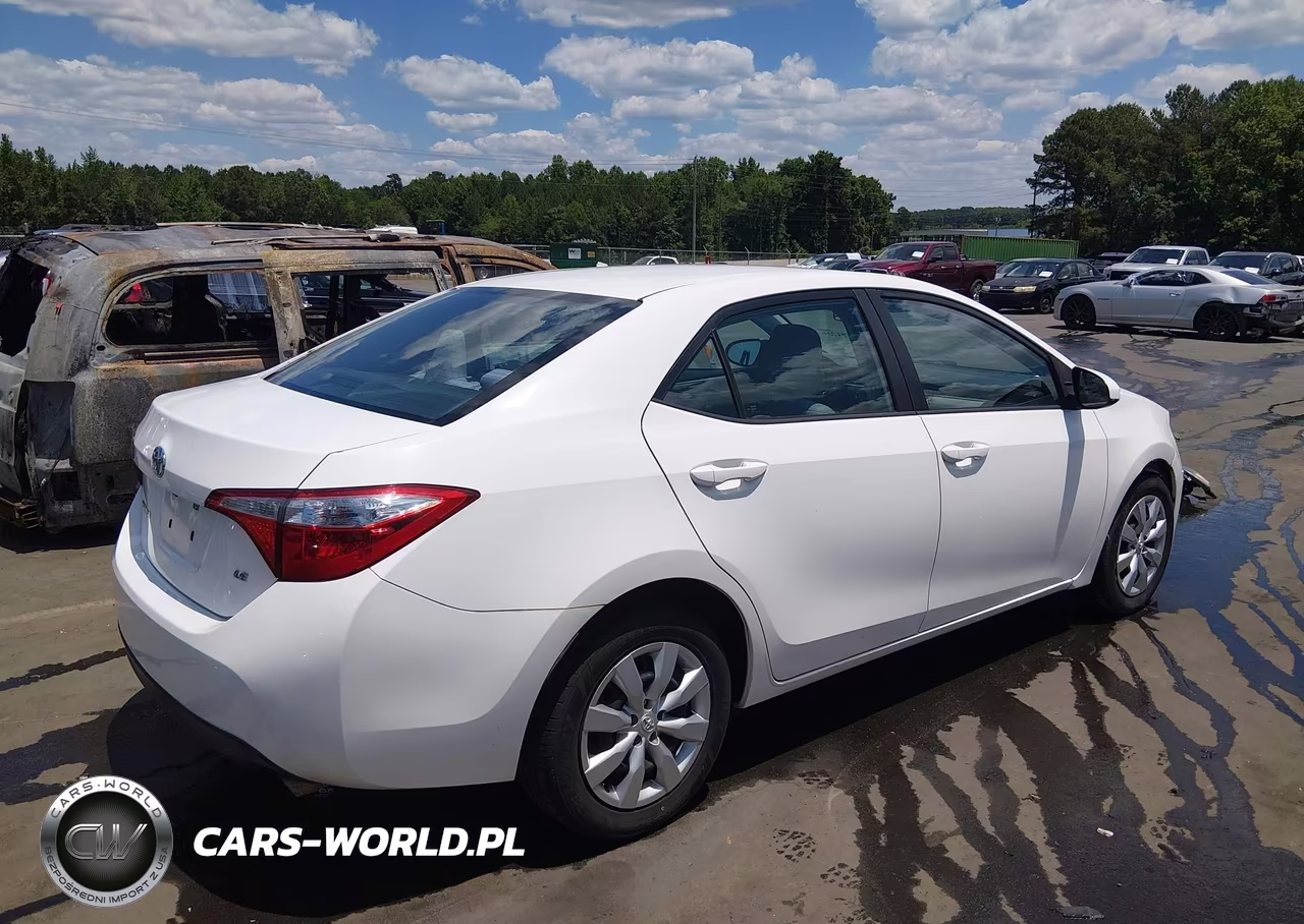 2015 Toyota Corolla Le VIN:5YFBURHE9FP223847 - 4