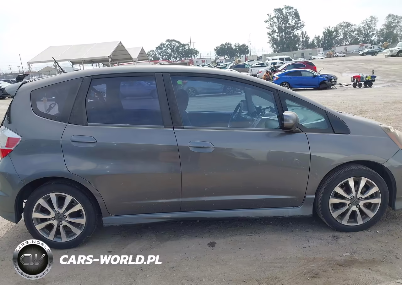 2013 Honda Fit Sport VIN:JHMGE8H50DC031654 - 13
