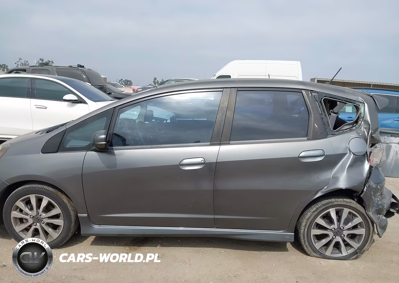 2013 Honda Fit Sport VIN:JHMGE8H50DC031654 - 14