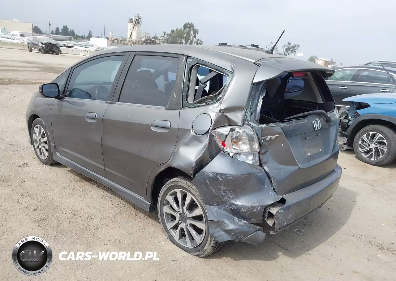 2013 Honda Fit Sport VIN:JHMGE8H50DC031654 - 3