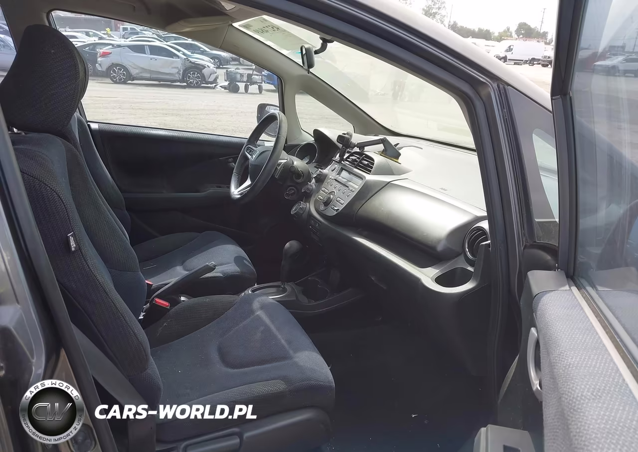 2013 Honda Fit Sport VIN:JHMGE8H50DC031654 - 5