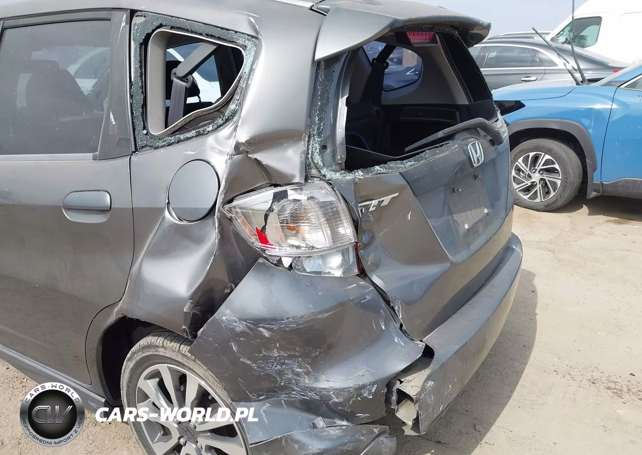 2013 Honda Fit Sport VIN:JHMGE8H50DC031654 - 6