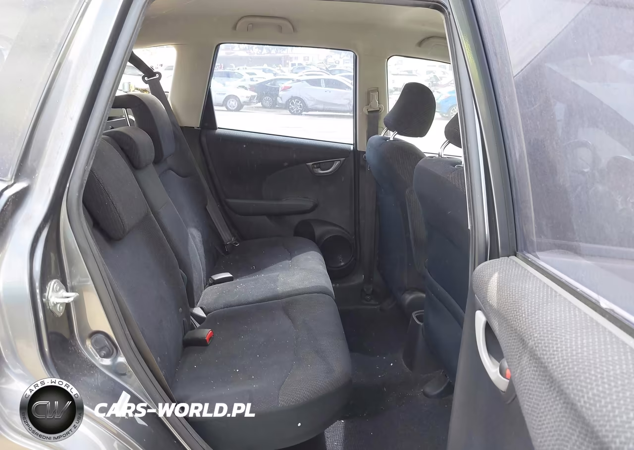 2013 Honda Fit Sport VIN:JHMGE8H50DC031654 - 8