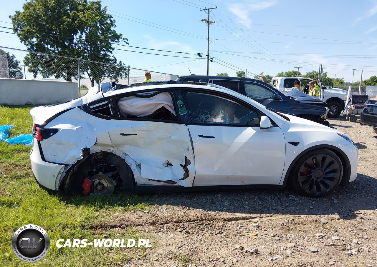 2022 Tesla Model Y Performance Dual Motor All-Wheel Drive VIN:7SAYGDEF0NF524473 - 14