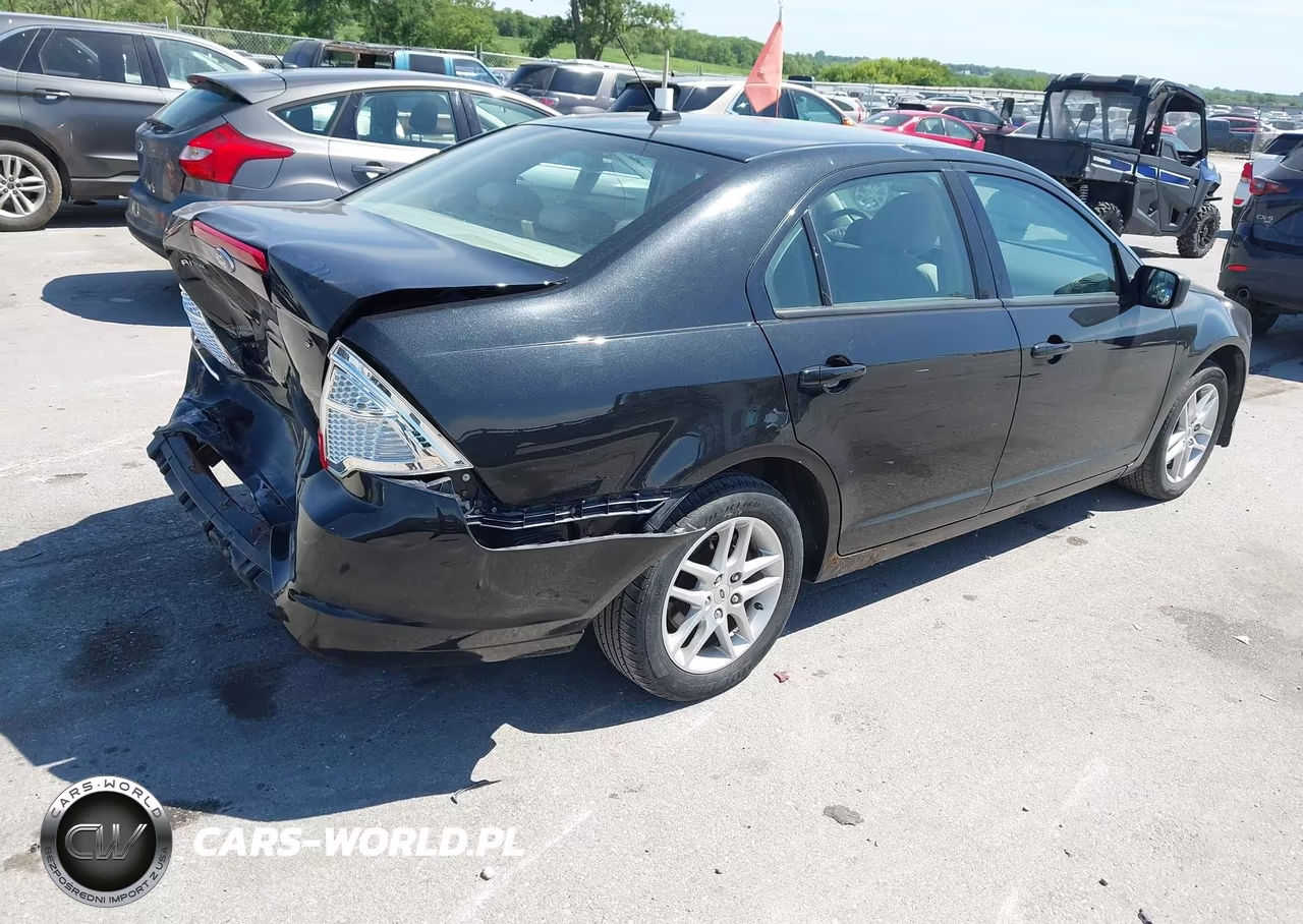 2010 Ford Fusion S VIN:3FAHP0GA2AR322272 - 4
