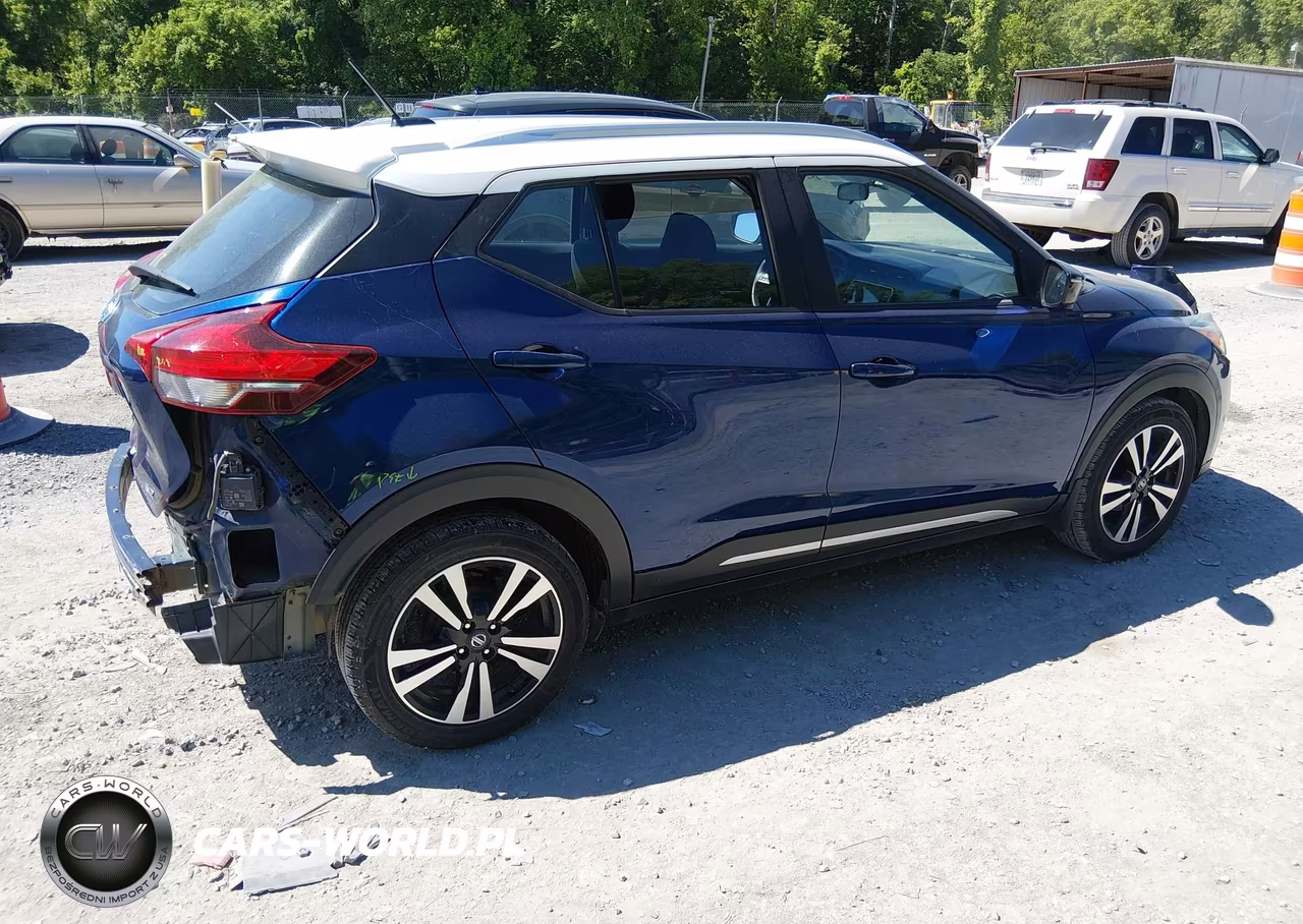 2018 Nissan Kicks Sr VIN:3N1CP5CU5JL543467 - 4