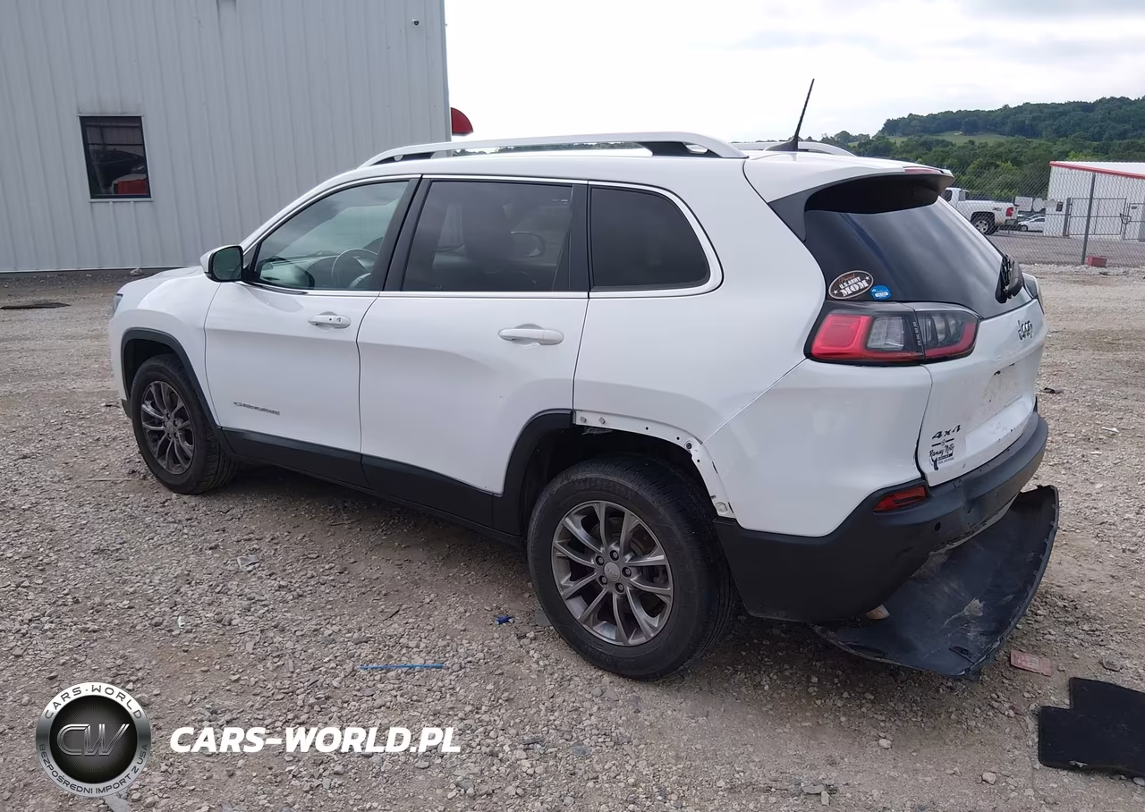 2019 Jeep Cherokee Latitude Plus 4X4 VIN:1C4PJMLB8KD395718 - 3
