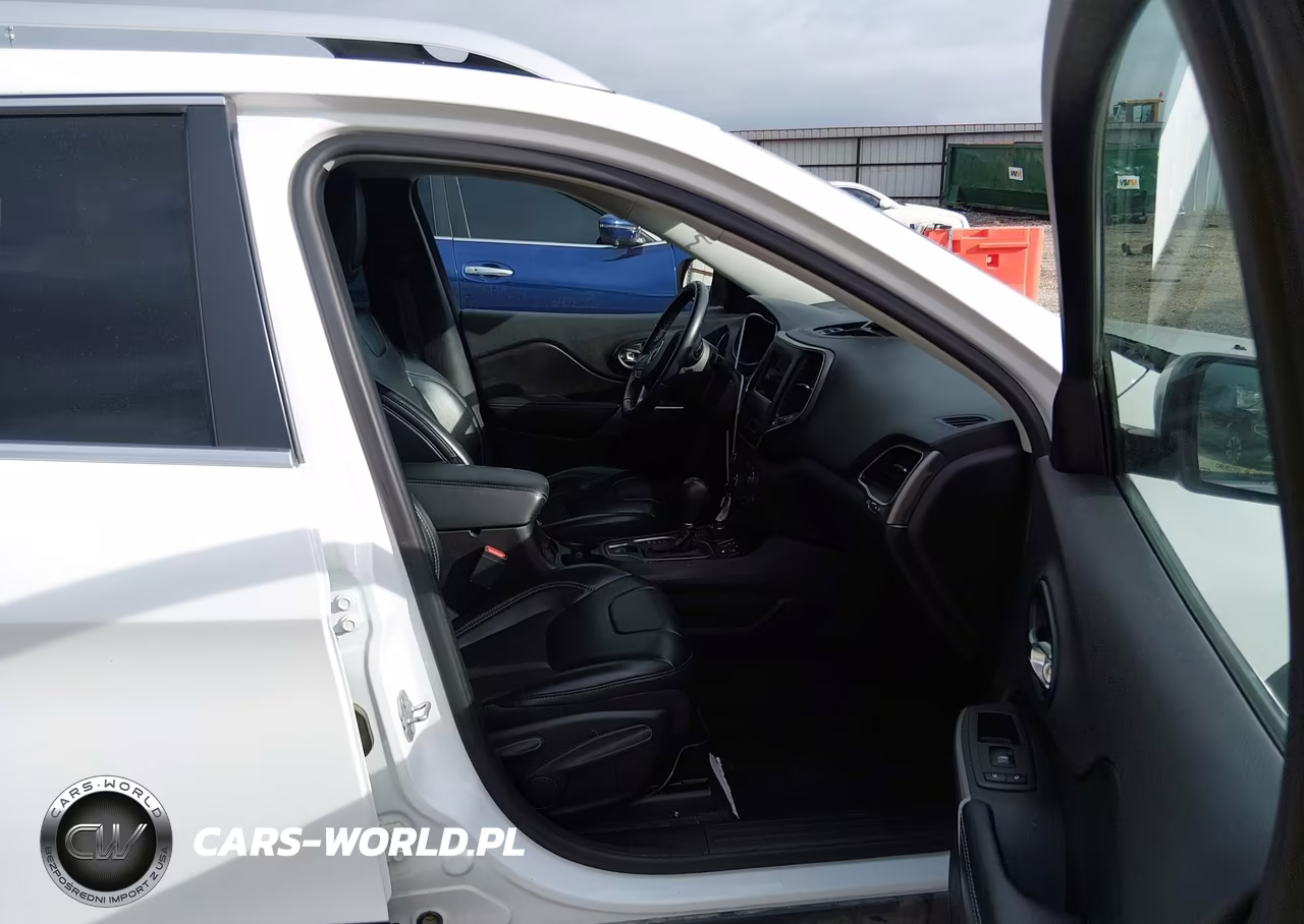 2019 Jeep Cherokee Latitude Plus 4X4 VIN:1C4PJMLB8KD395718 - 5