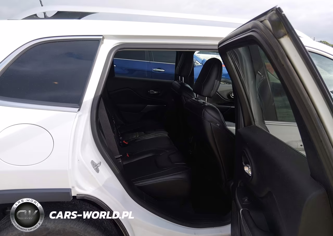 2019 Jeep Cherokee Latitude Plus 4X4 VIN:1C4PJMLB8KD395718 - 8