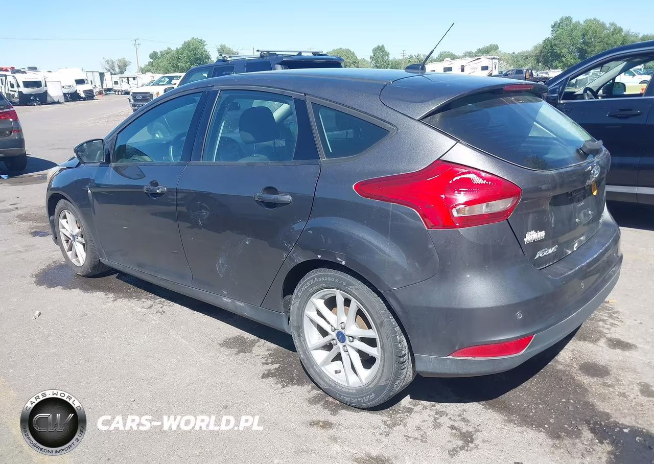 2015 Ford Focus Se VIN:1FADP3K2XFL350942 - 3