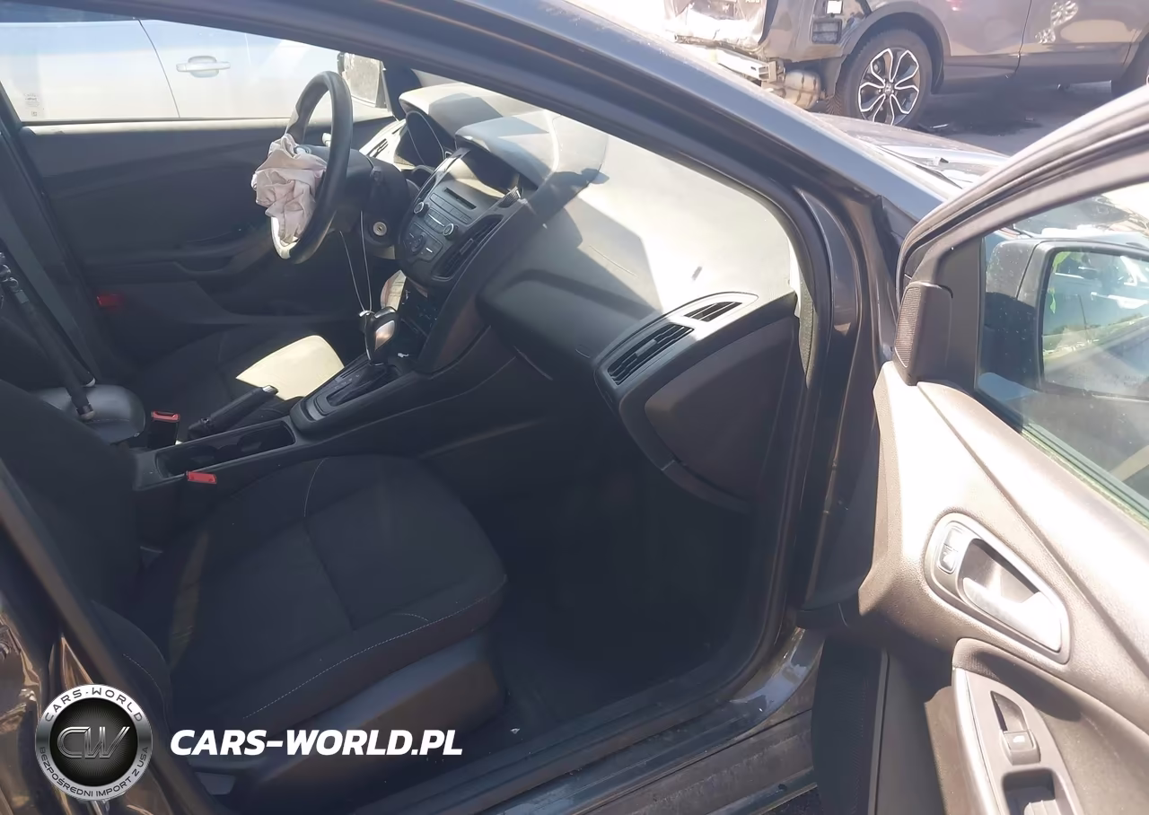 2015 Ford Focus Se VIN:1FADP3K2XFL350942 - 5