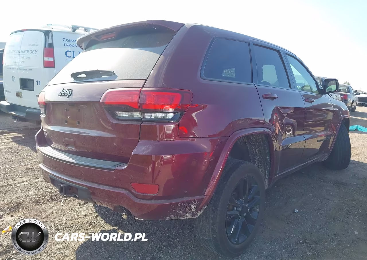 2018 Jeep Grand Cherokee Altitude 4X4 VIN:1C4RJFAG2JC195635 - 4