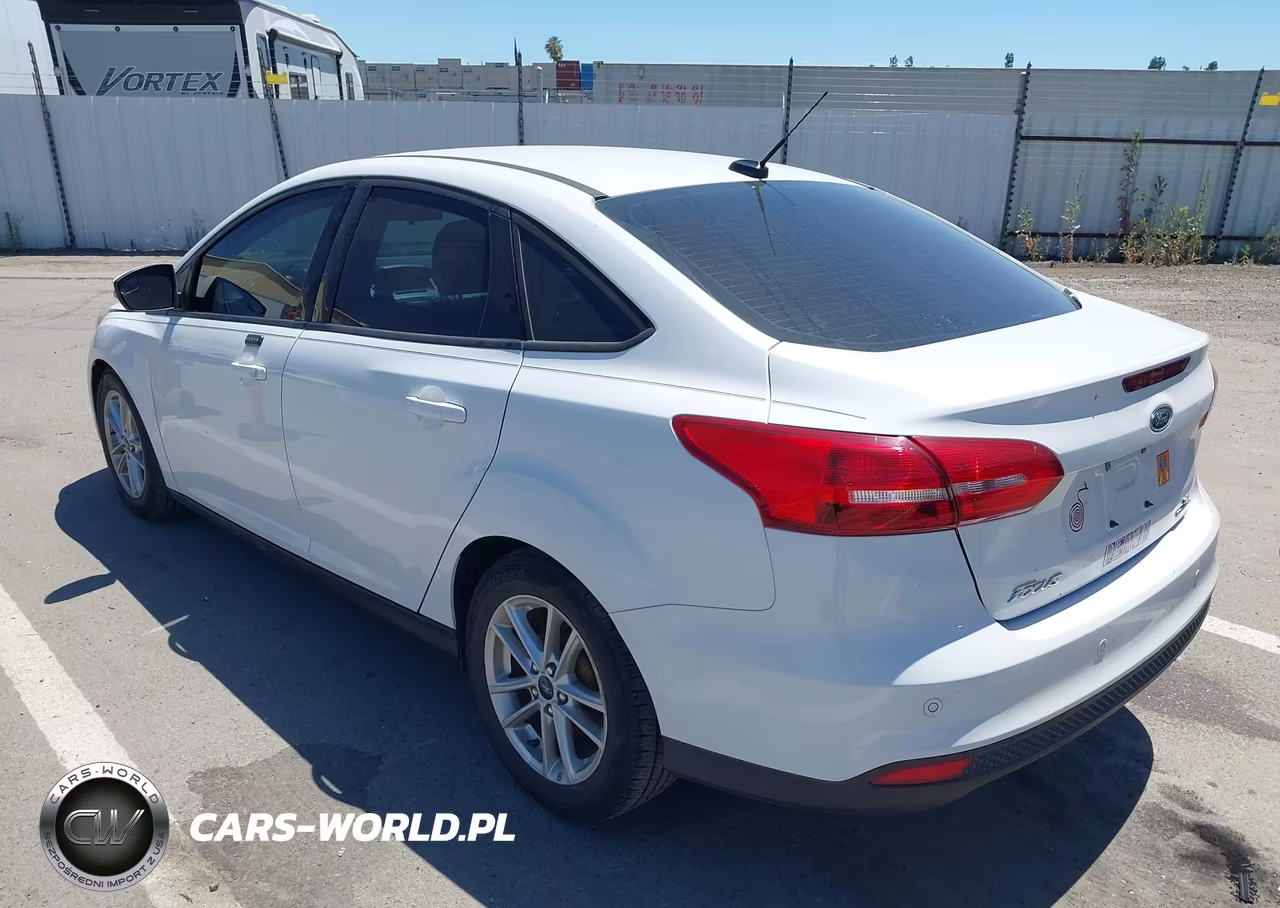 2016 Ford Focus Se VIN:1FADP3F2XGL336325 - 3