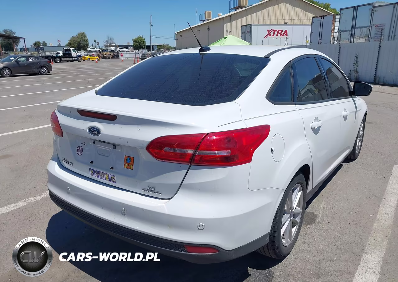 2016 Ford Focus Se VIN:1FADP3F2XGL336325 - 4
