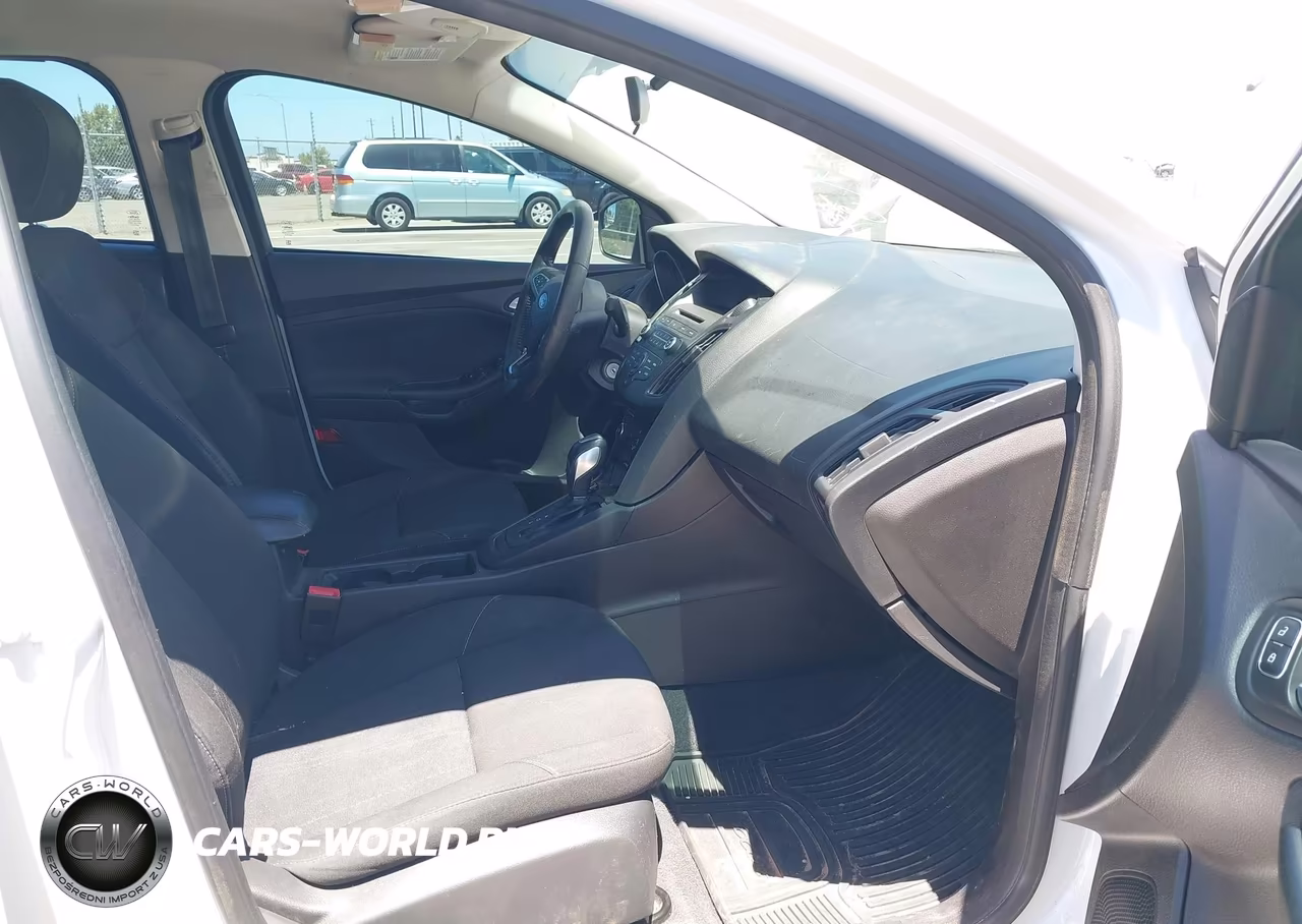 2016 Ford Focus Se VIN:1FADP3F2XGL336325 - 5