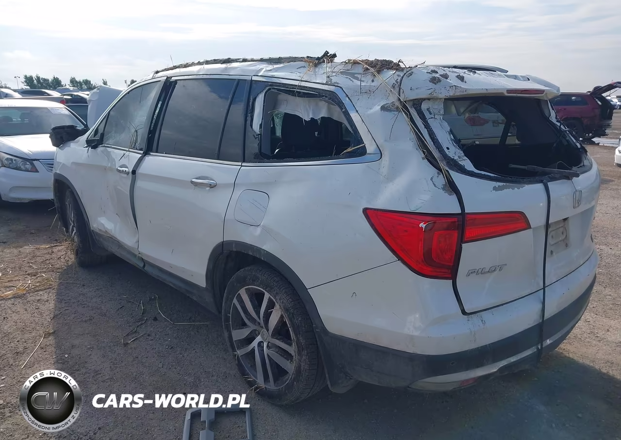 2017 Honda Pilot Touring VIN:5FNYF5H96HB033650 - 3