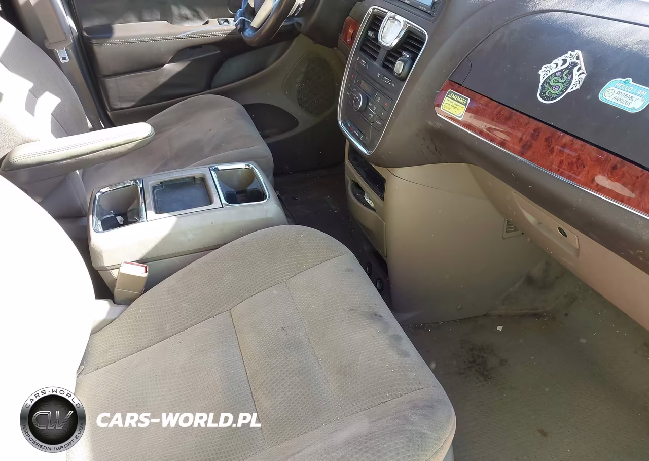 2014 Chrysler Town & Country Touring VIN:2C4RC1BG8ER274994 - 5
