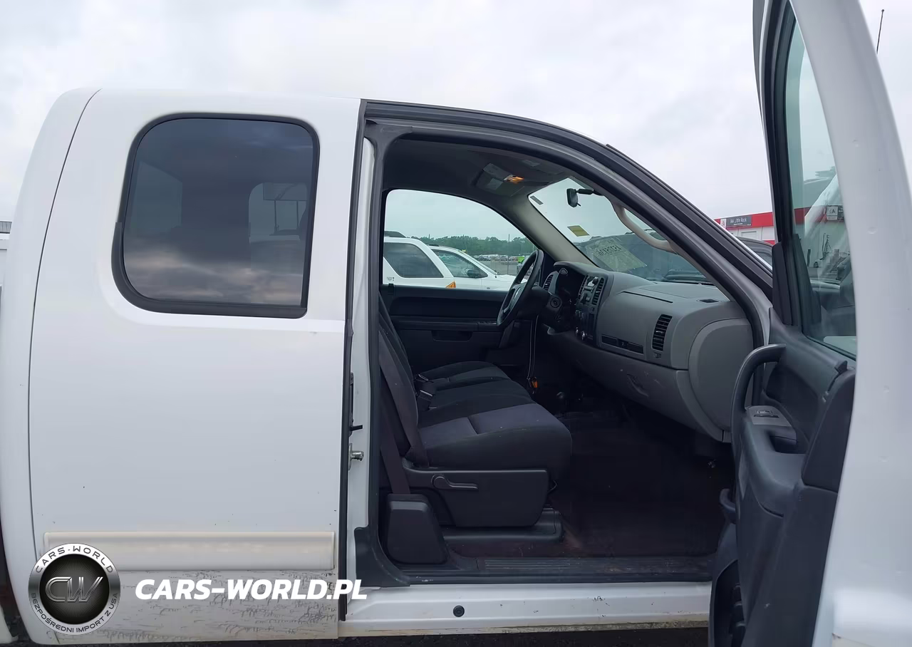2010 Chevrolet Silverado 1500 Ls VIN:1GCSKREA0AZ240767 - 5