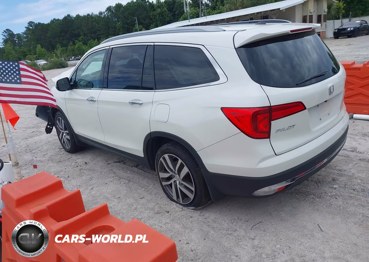 2017 Honda Pilot Touring VIN:5FNYF5H97HB007297 - 3