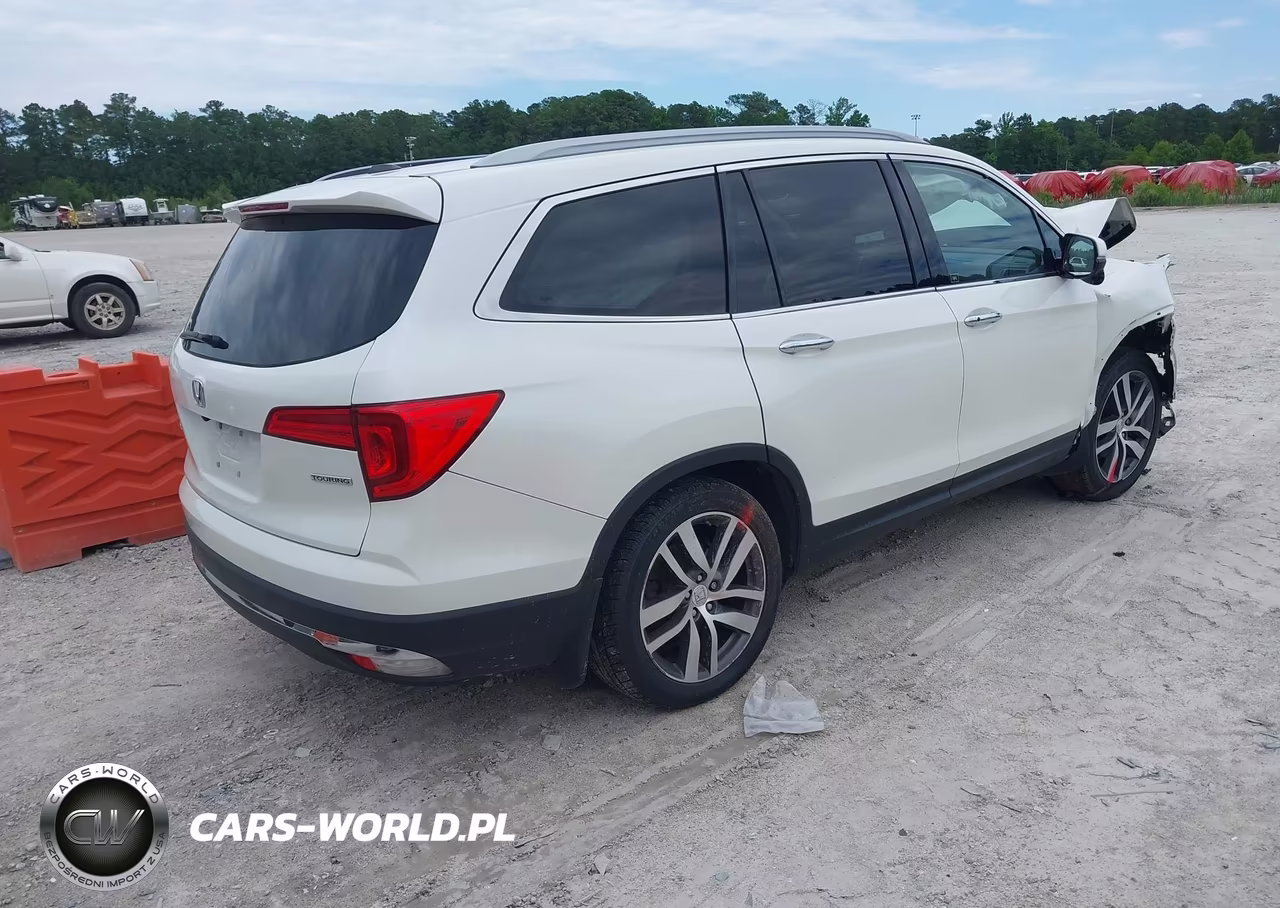 2017 Honda Pilot Touring VIN:5FNYF5H97HB007297 - 4