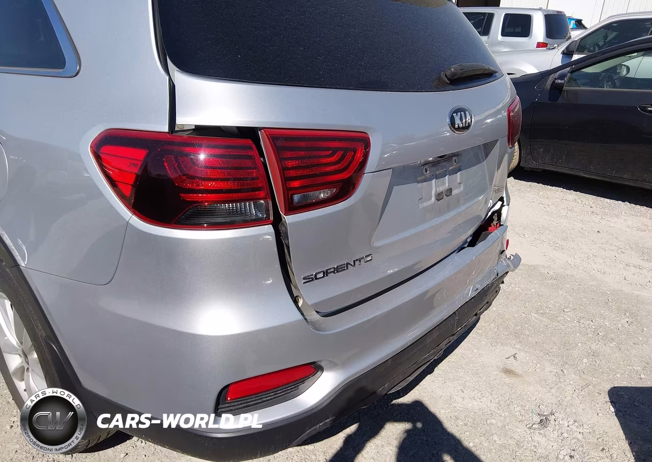 2019 Kia Sorento 2.4L L VIN:5XYPG4A36KG577459 - 19