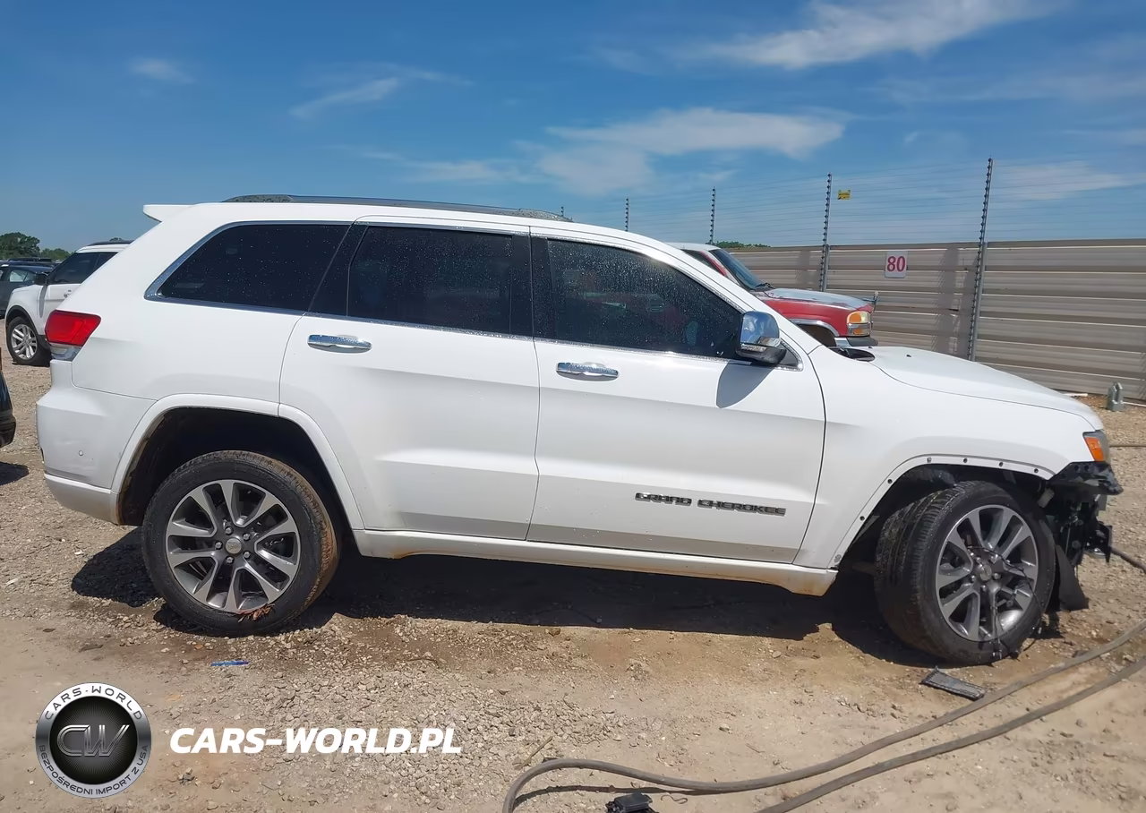 2018 Jeep Grand Cherokee Overland 4X2 VIN:1C4RJECG2JC221934 - 13