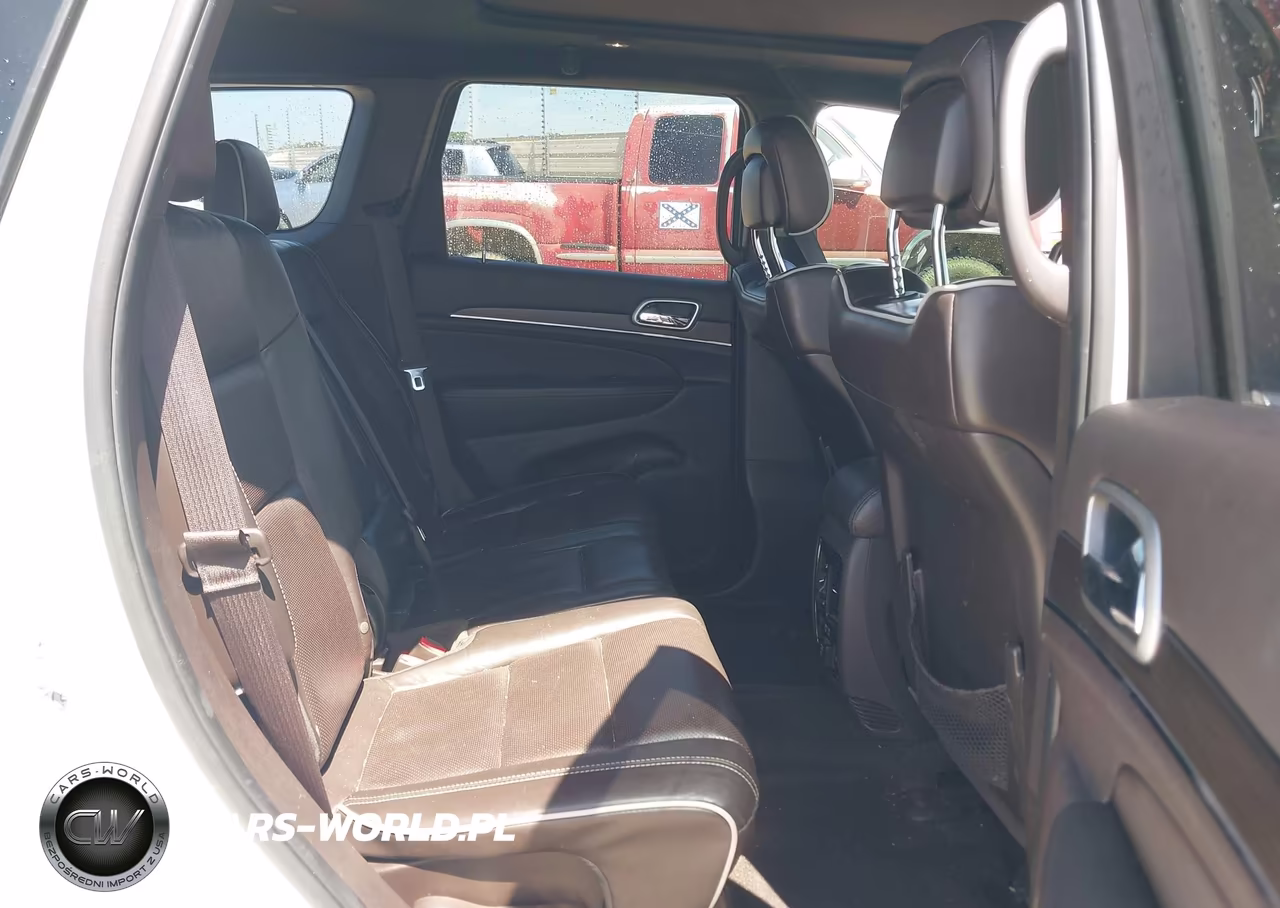 2018 Jeep Grand Cherokee Overland 4X2 VIN:1C4RJECG2JC221934 - 8