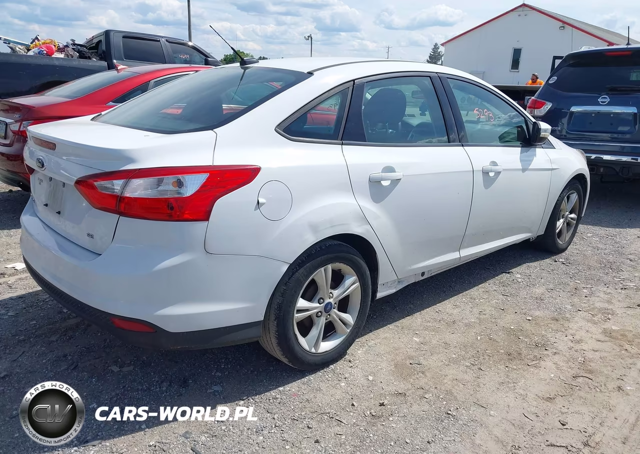 2014 Ford Focus Se VIN:1FADP3F27EL386760 - 4