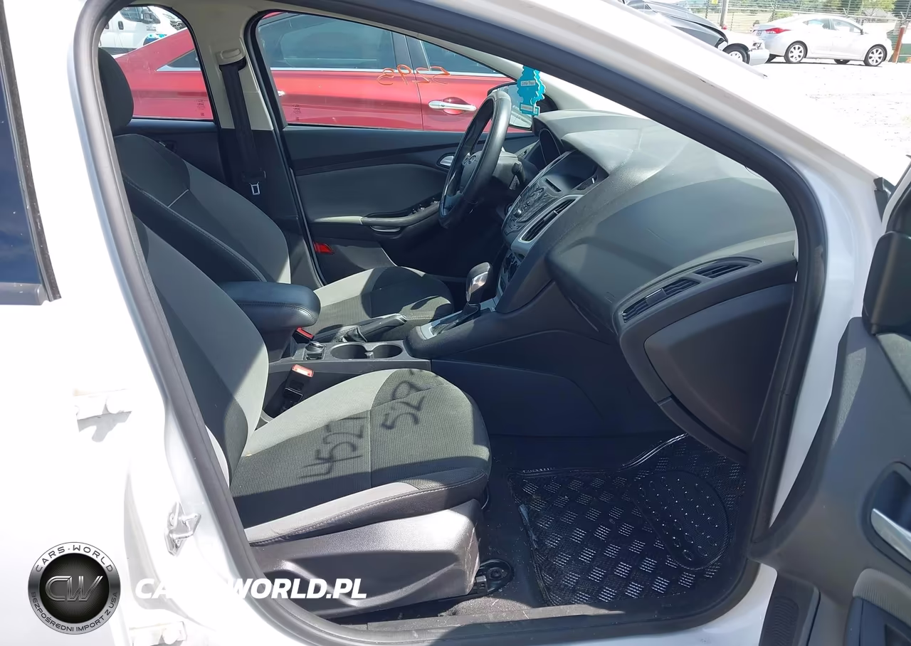 2014 Ford Focus Se VIN:1FADP3F27EL386760 - 5