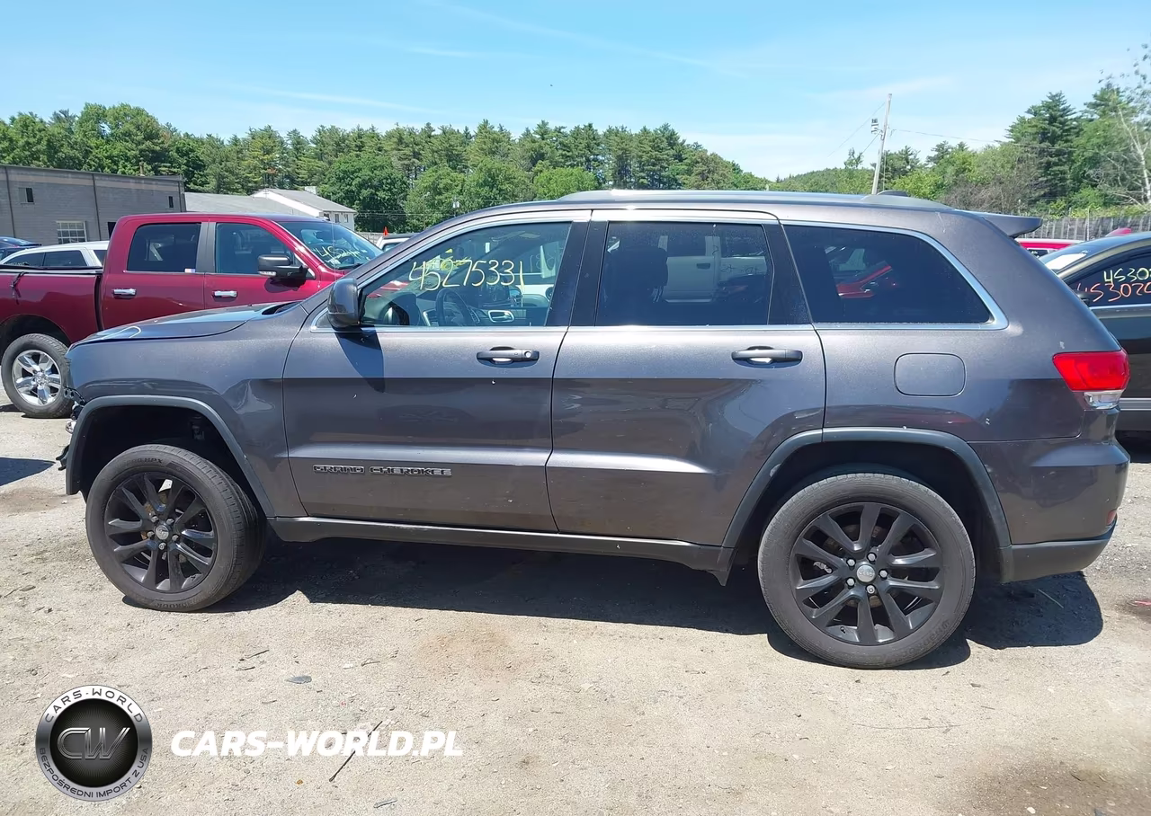 2018 Jeep Grand Cherokee Laredo E 4X4 VIN:1C4RJFAGXJC507040 - 15