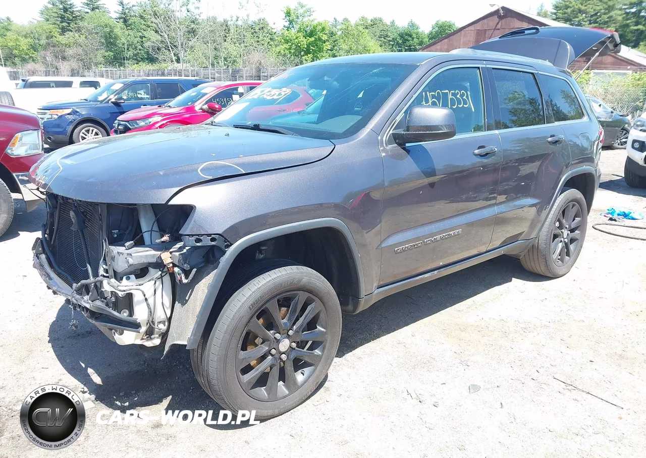 2018 Jeep Grand Cherokee Laredo E 4X4 VIN:1C4RJFAGXJC507040 - 2