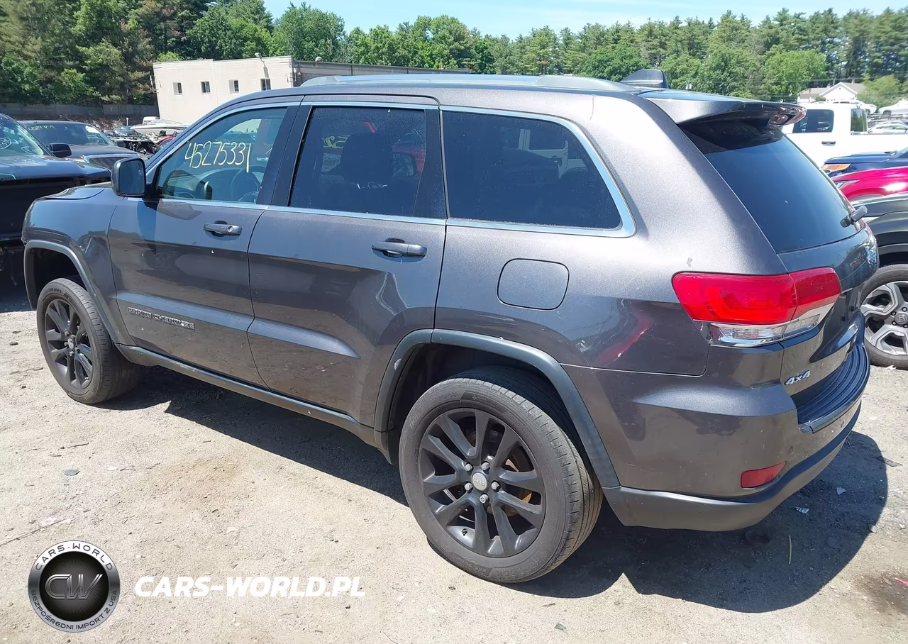 2018 Jeep Grand Cherokee Laredo E 4X4 VIN:1C4RJFAGXJC507040 - 3