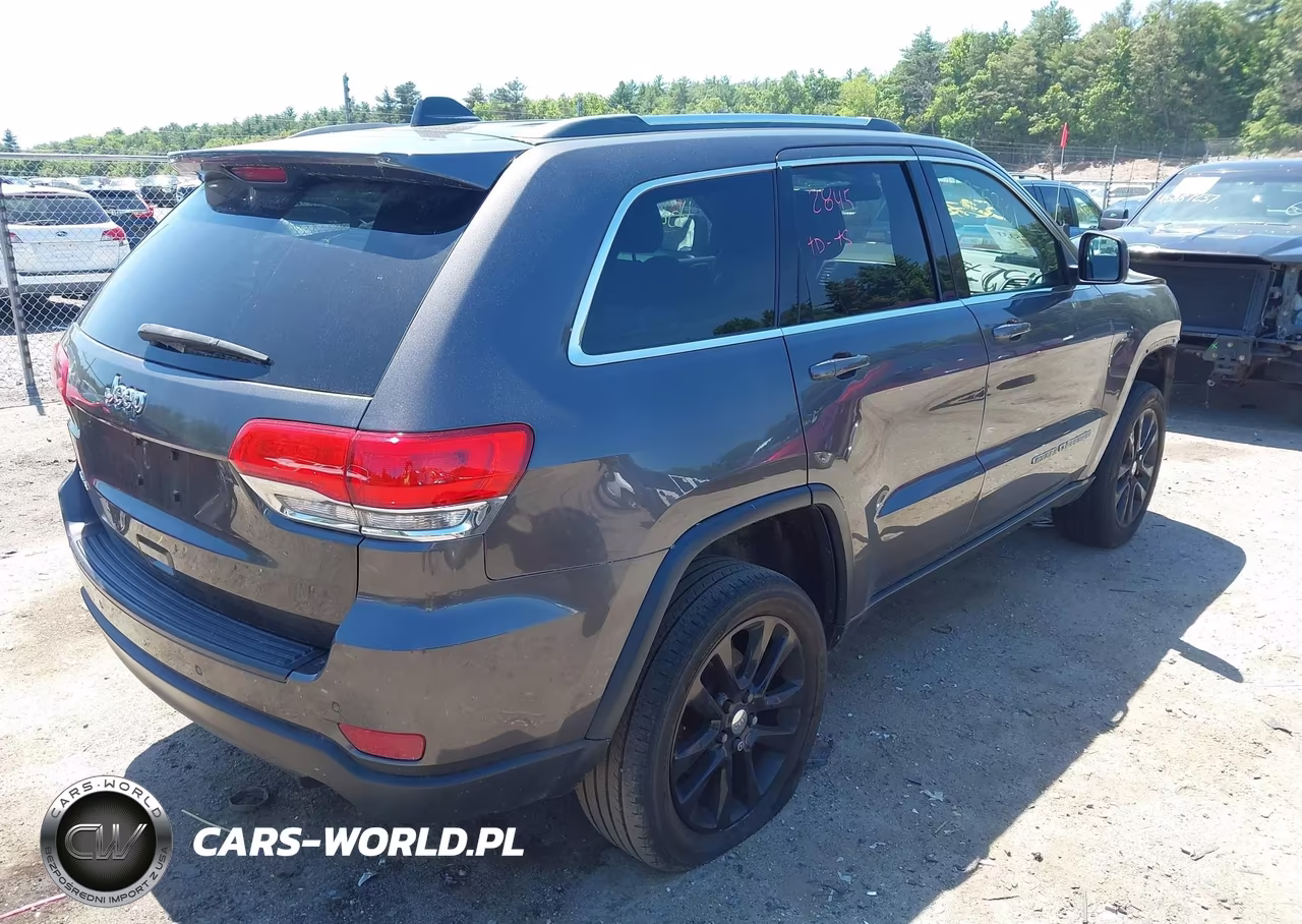 2018 Jeep Grand Cherokee Laredo E 4X4 VIN:1C4RJFAGXJC507040 - 4