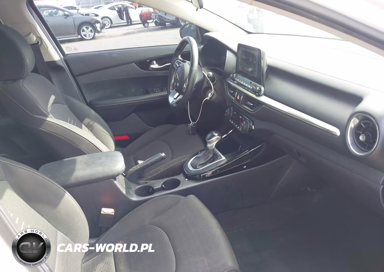 2019 Kia Forte S VIN:3KPF34AD1KE076279 - 5