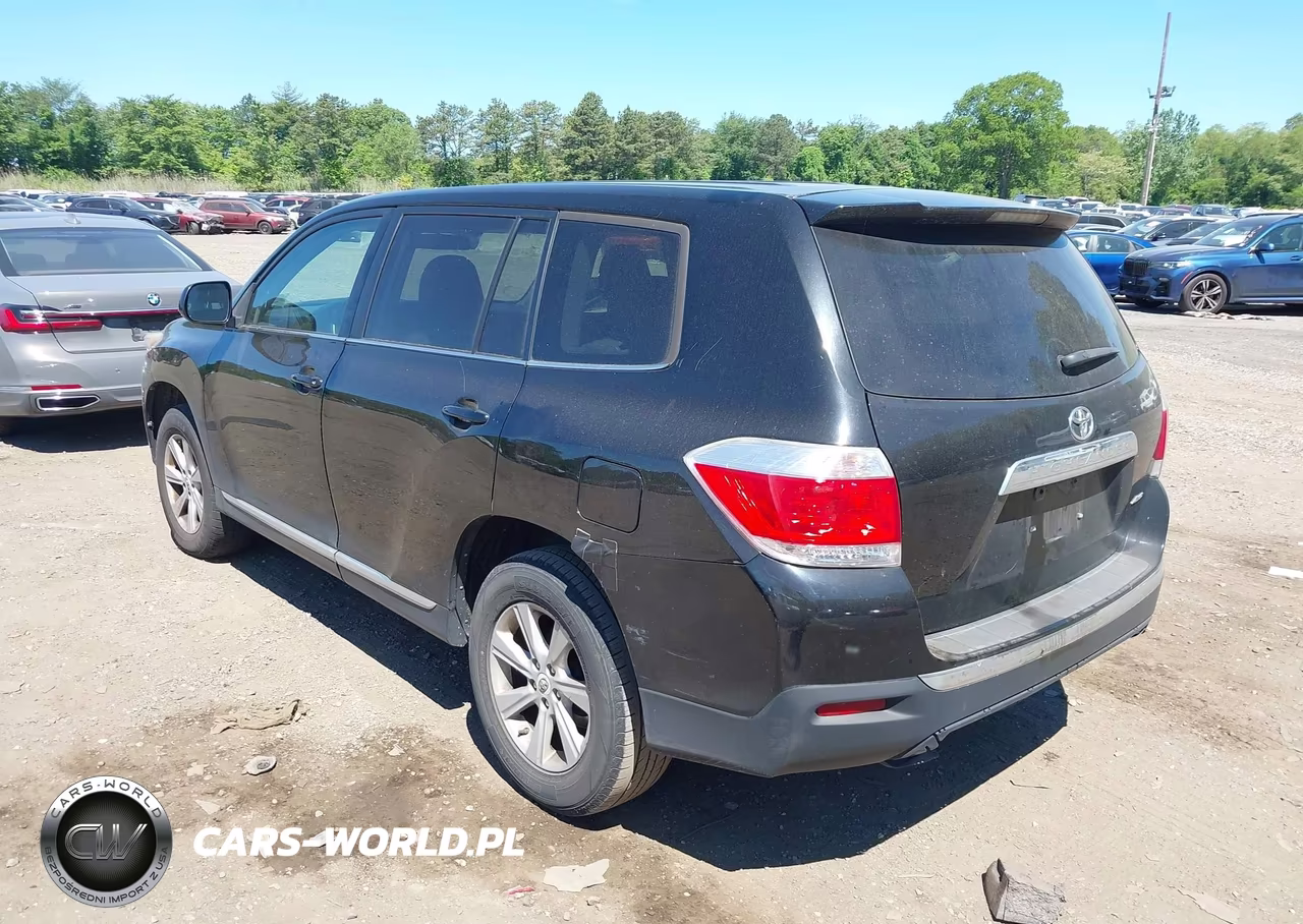 2013 Toyota Highlander Base V6 VIN:5TDBK3EH5DS208929 - 3