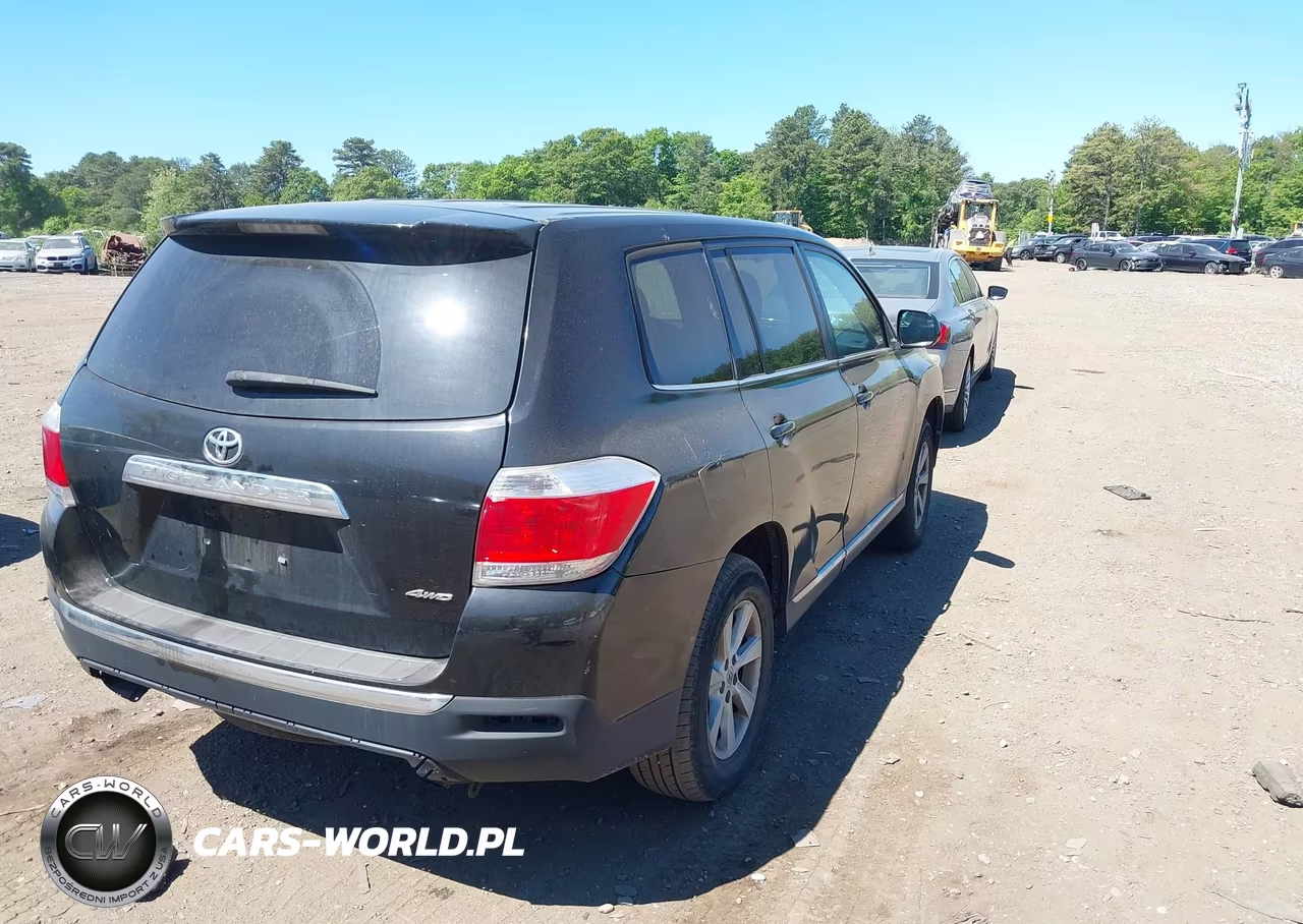 2013 Toyota Highlander Base V6 VIN:5TDBK3EH5DS208929 - 4