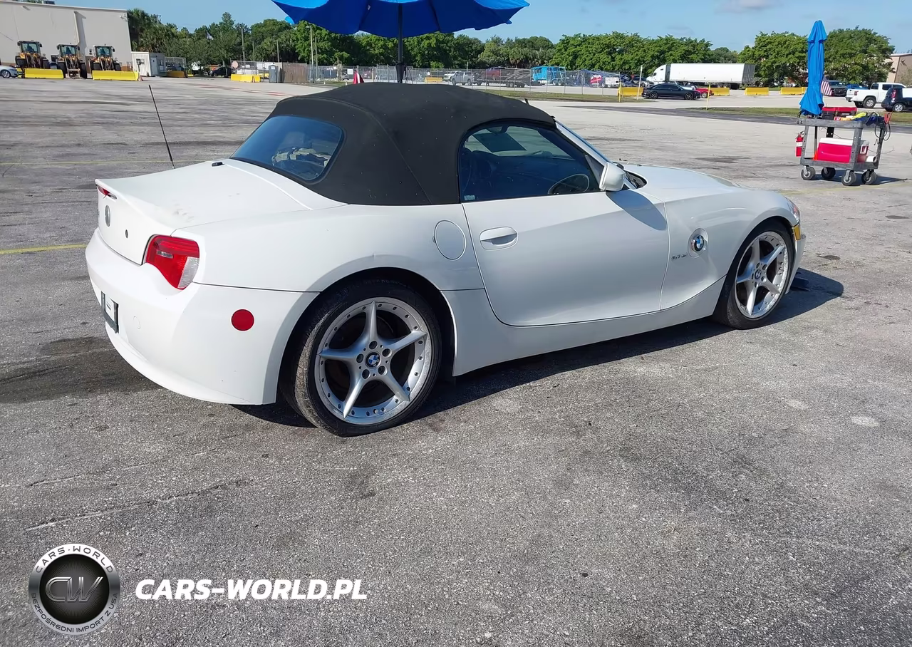 2007 BMW Z4 3.0Si VIN:4USBU53577LX03163 - 4