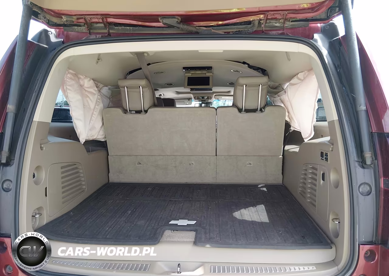 2017 Chevrolet Suburban Premier VIN:1GNSKJKC1HR318840 - 16