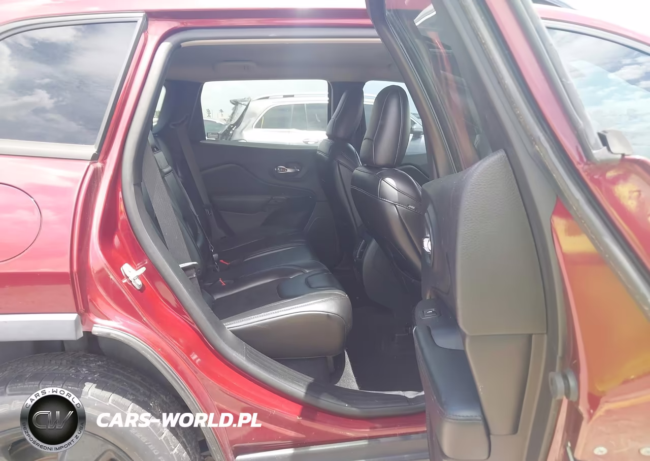 2019 Jeep Cherokee Altitude 4X4 VIN:1C4PJMLB6KD320693 - 8