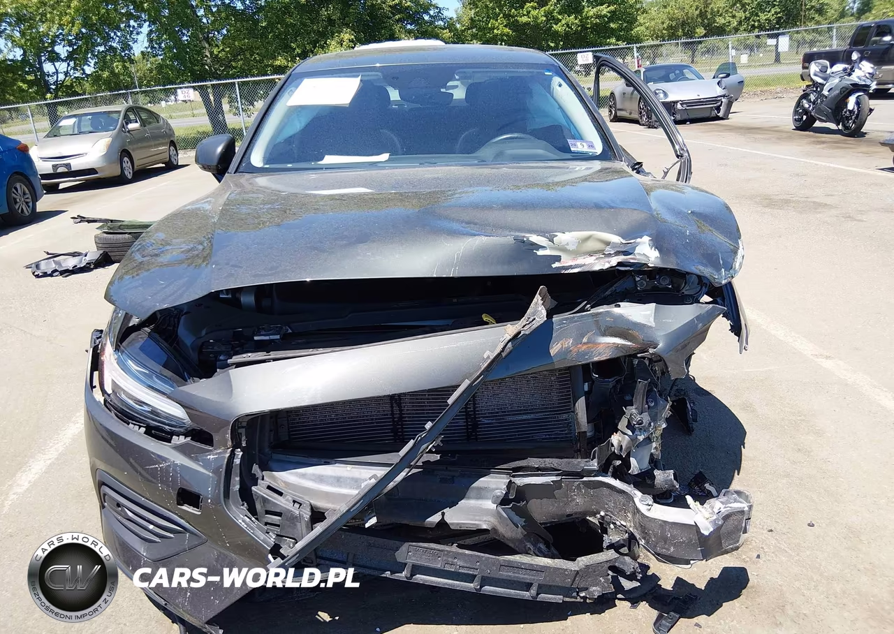 2019 Volvo S60 T6 Momentum VIN:7JRA22TK8KG007393 - 6
