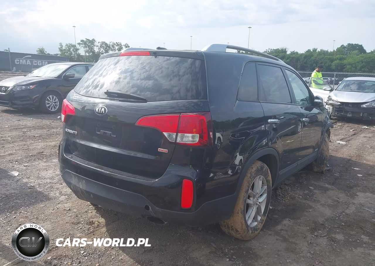 2014 Kia Sorento Lx VIN:5XYKTCA61EG539670 - 4