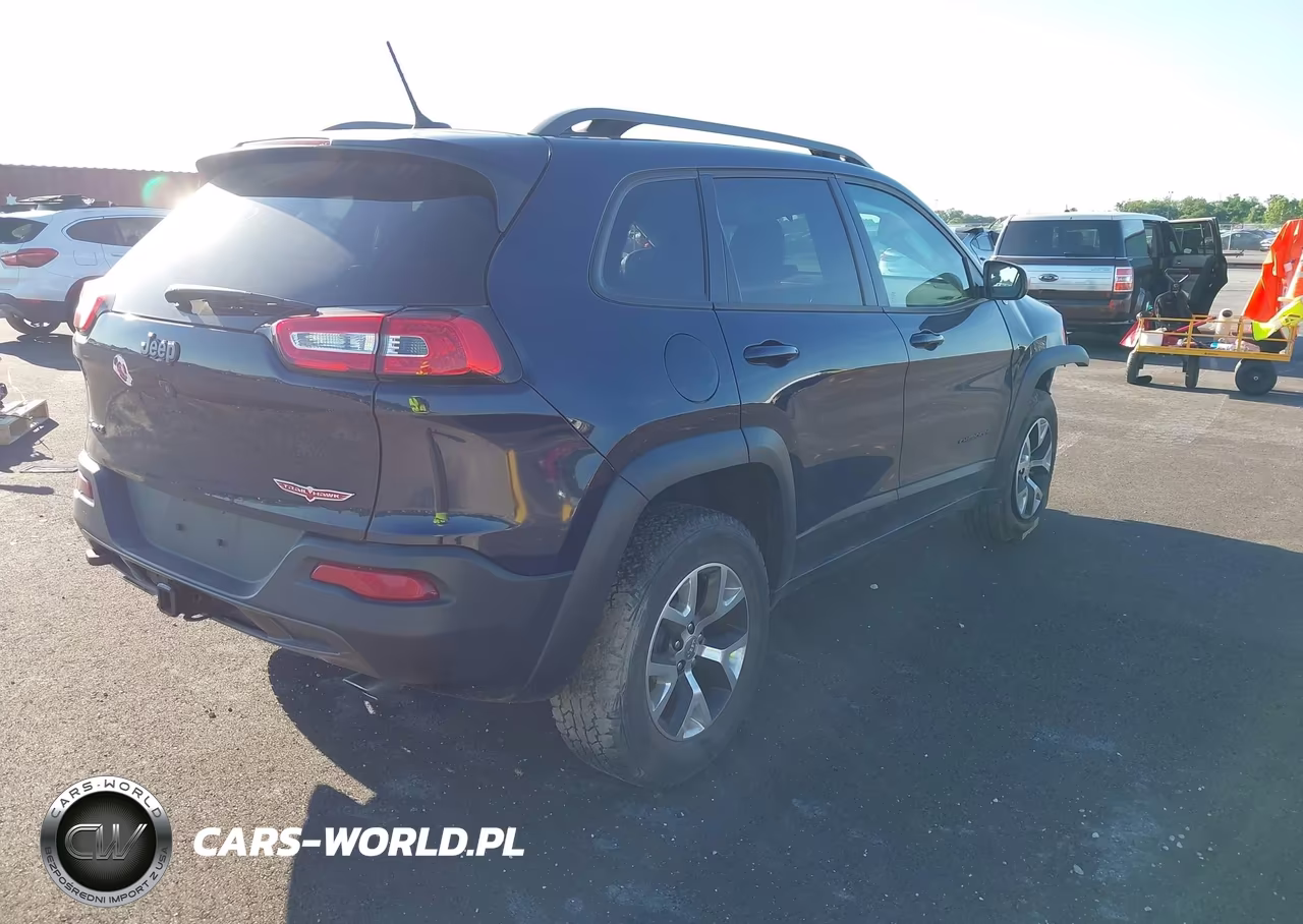 2015 Jeep Cherokee Trailhawk VIN:1C4PJMBS2FW544183 - 4