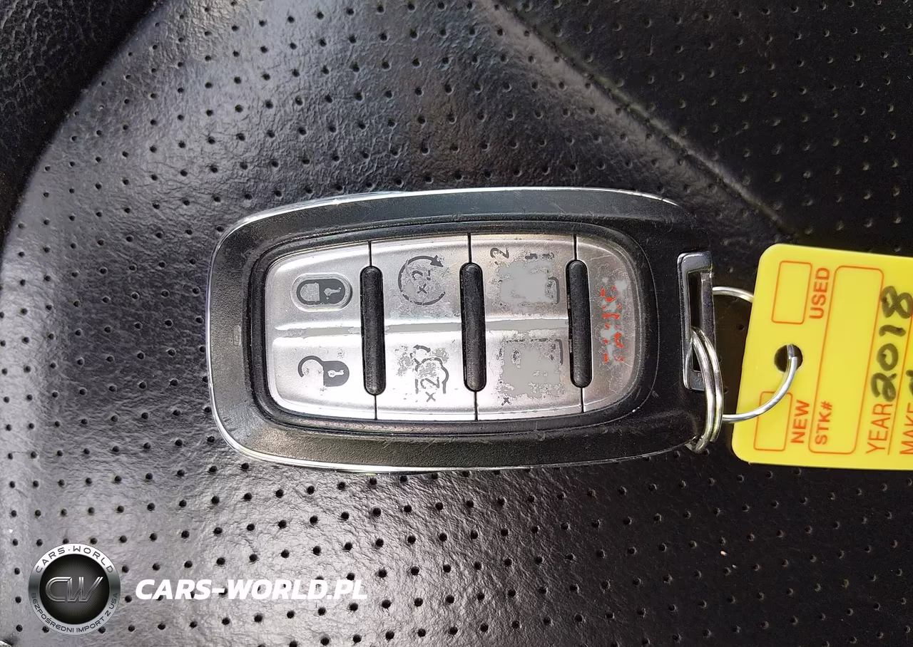 2018 Chrysler Pacifica Touring L VIN:2C4RC1BG0JR174852 - 11
