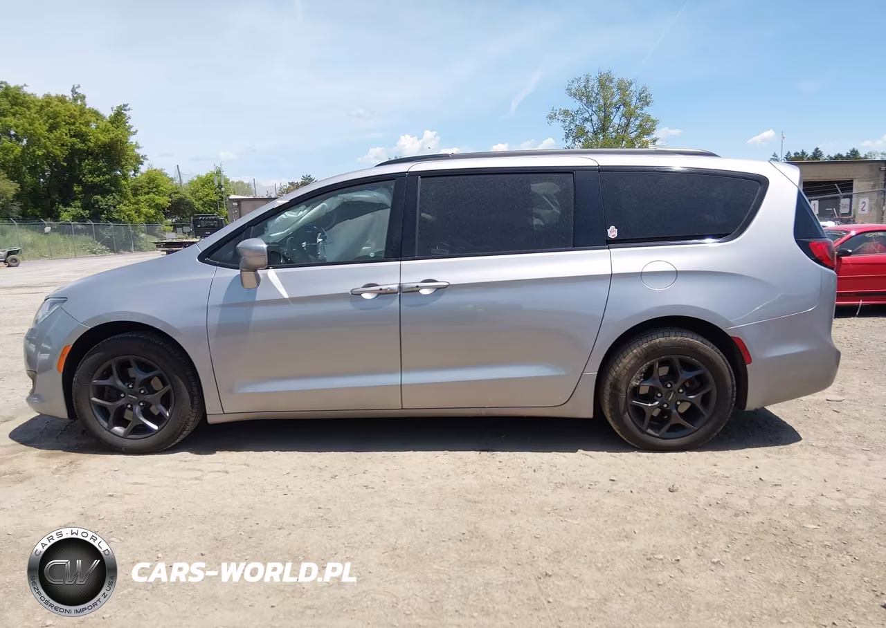 2018 Chrysler Pacifica Touring L VIN:2C4RC1BG0JR174852 - 14