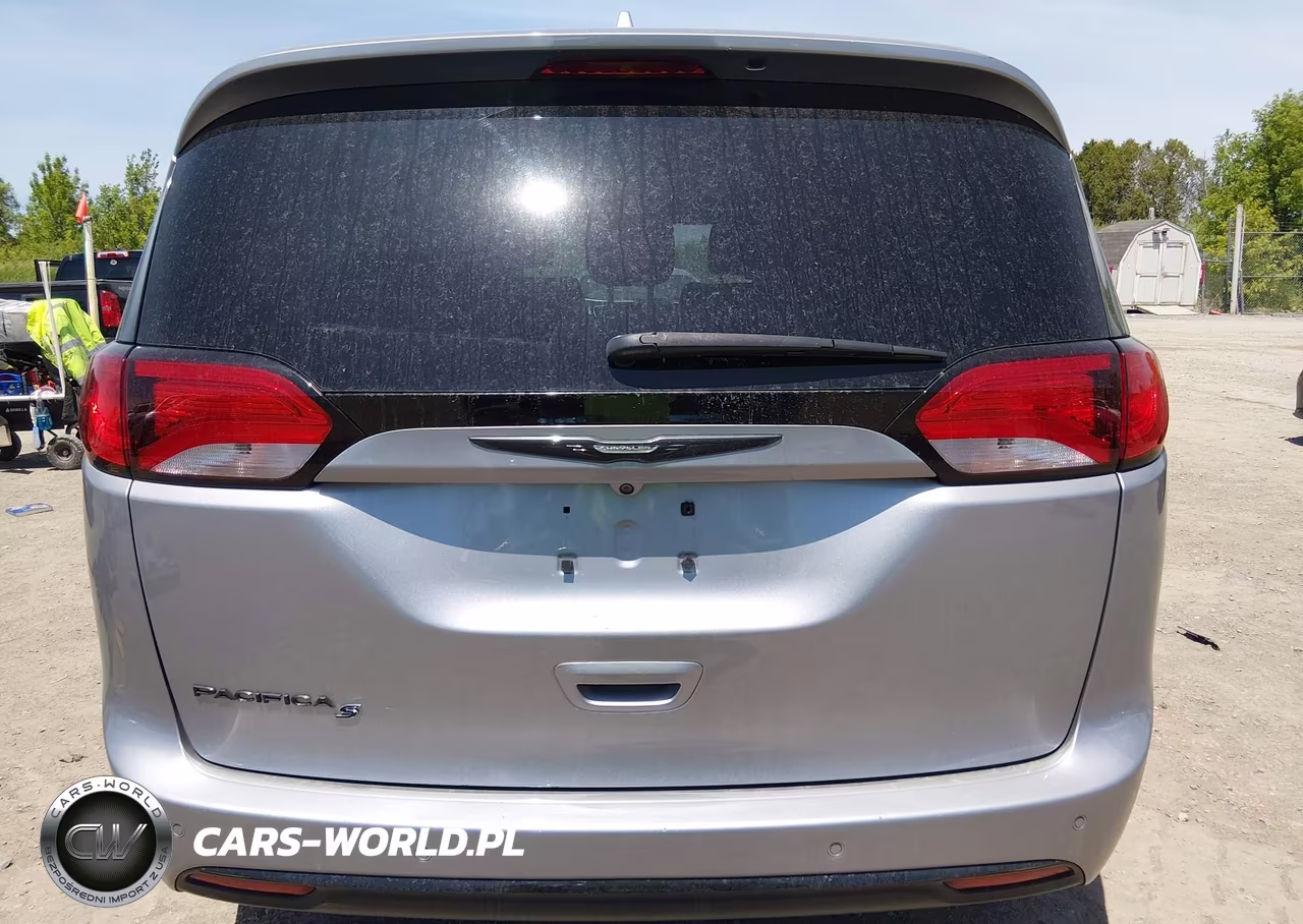 2018 Chrysler Pacifica Touring L VIN:2C4RC1BG0JR174852 - 16