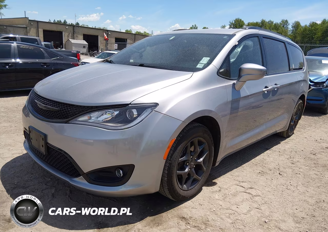 2018 Chrysler Pacifica Touring L VIN:2C4RC1BG0JR174852 - 2