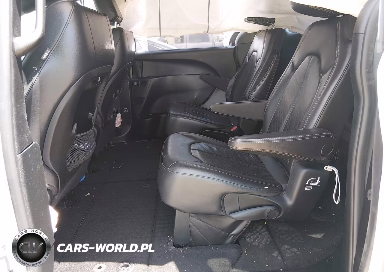 2018 Chrysler Pacifica Touring L VIN:2C4RC1BG0JR174852 - 8