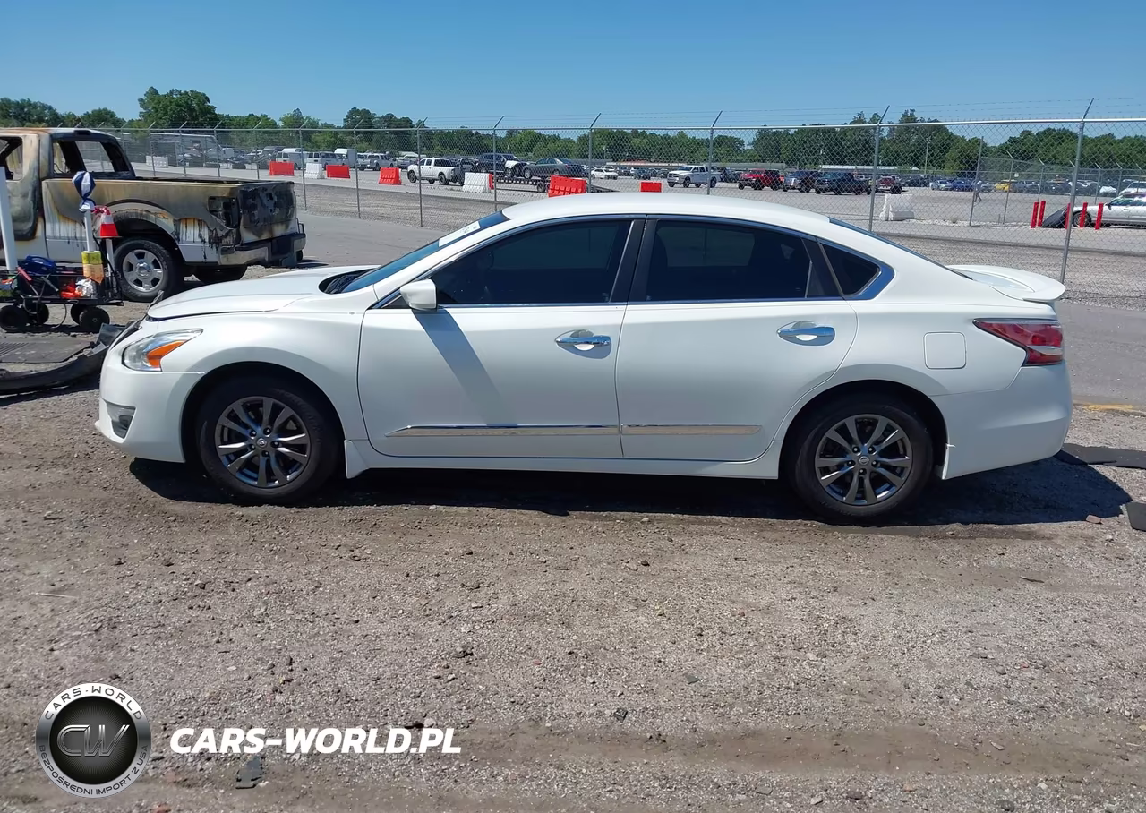 2015 Nissan Altima 2.5 S VIN:1N4AL3AP9FN394298 - 14
